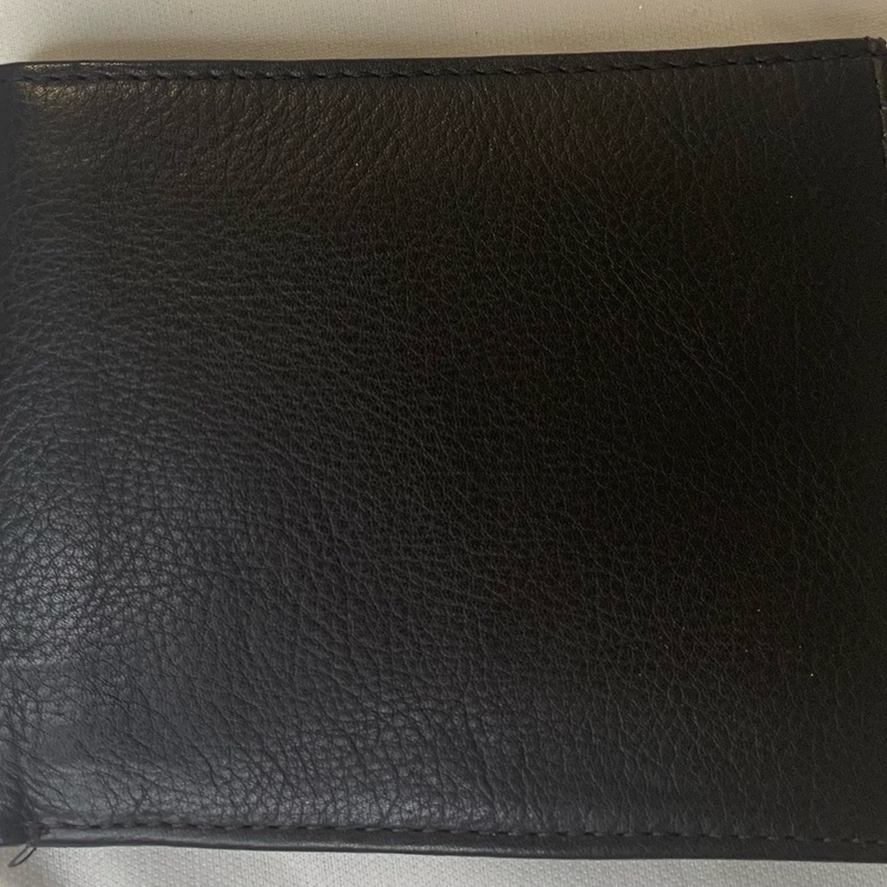 Bi-Fold Pebbled Leather
Black Mens Multi Slot Zip CC ID Brand New